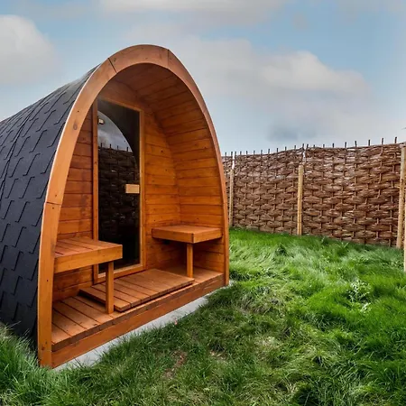 Luxurious With Outdoor Sauna *